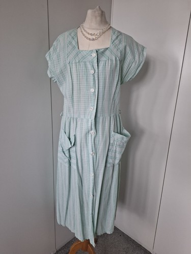 Green and white checked - green,